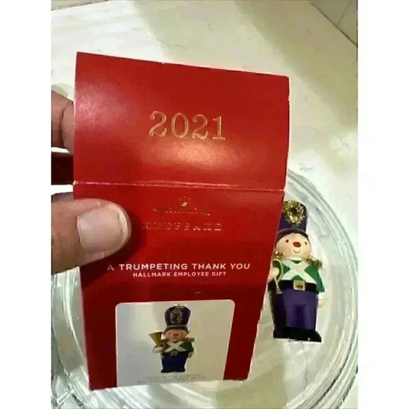 Hallmark Keepsake Christmas Ornament - A Trumpeting Thank You - 2021 - MIB - Picture 11 of 13